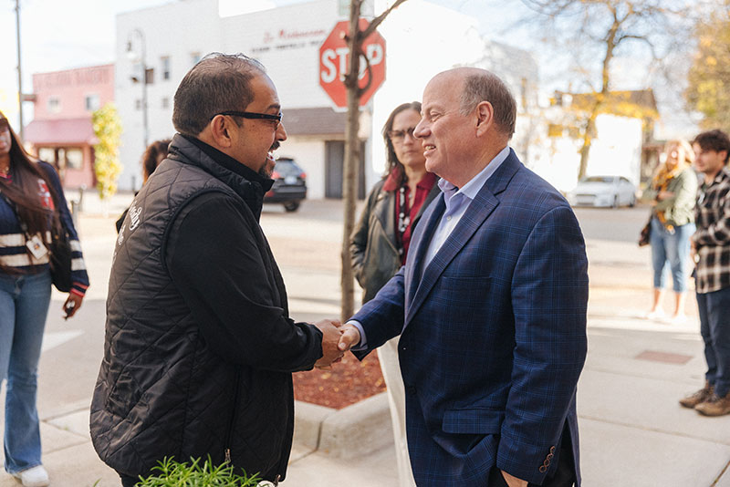 Mike Duggan is an Independent running for Governor who knows that Michigan’s problems can only be addressed by building a coalition across party lines.